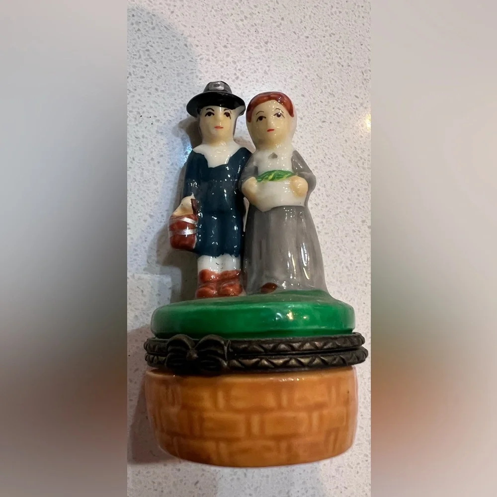 Vintage Pilgrim Porcelain Trinket Box Man Woman‎ With Turkey